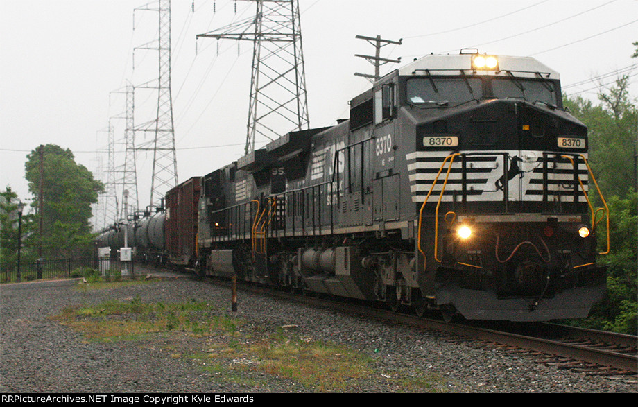 NS C40-8W #8370 on 69Q